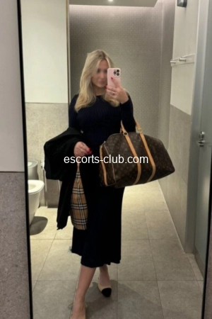 Escort LILY LAWSON