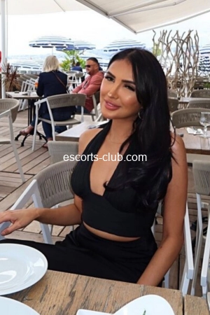 Escort MARTINA