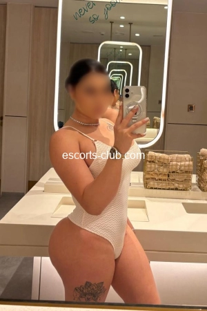 Violet, Escort Paris