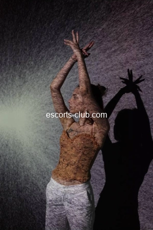 Salvia, Escort Paris