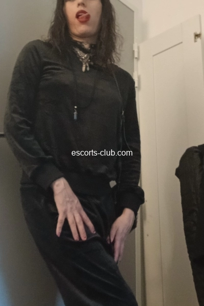 Adeline nina  famme trans escorte girl pour vous les hommes 