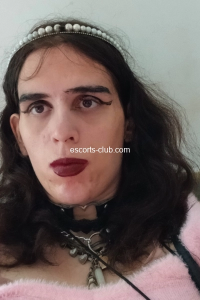 Adeline nina  famme trans escorte girl pour vous les hommes 