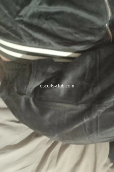 Adeline nina  famme trans escorte girl pour vous les hommes de Rennes  Bret