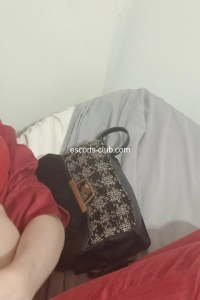 Adeline nina  famme trans escorte girl pour vous les hommes de Rennes  Bret