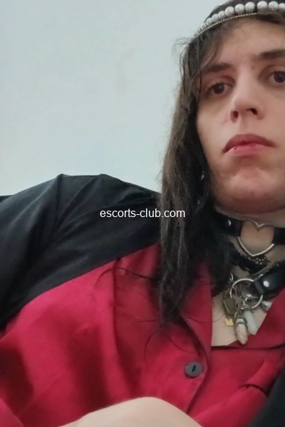 Adeline nina  famme trans escorte girl pour vous les hommes 