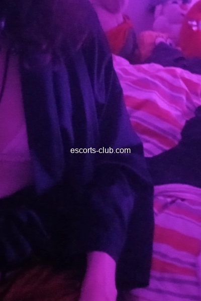 Adeline nina  famme trans escorte girl pour vous les hommes 