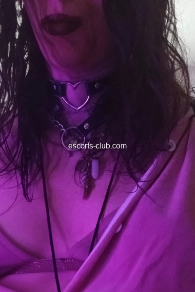 Adeline nina  famme trans escorte girl pour vous les hommes 