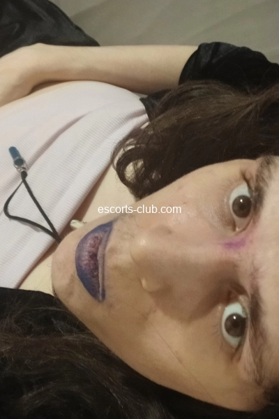 Adeline nina  famme trans escorte girl pour vous les hommes de Rennes  Bret