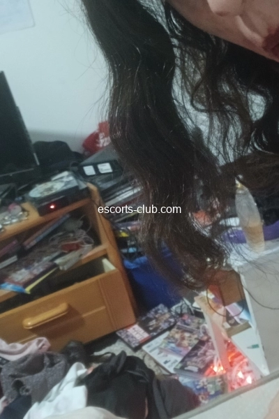 Adeline nina  famme trans escorte girl pour vous les hommes de Rennes  Bret