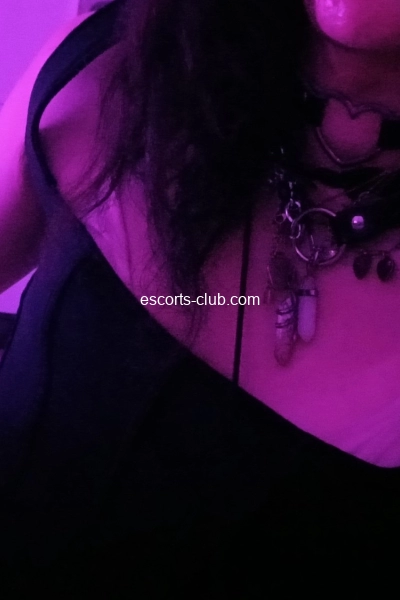 Adeline nina  famme trans escorte girl pour vous les hommes 