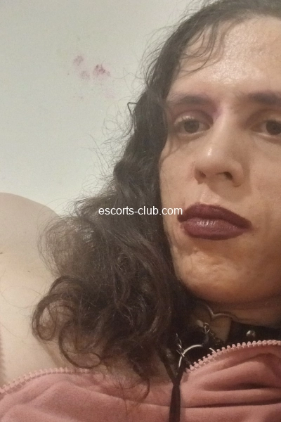 Adeline nina  famme trans escorte girl pour vous les hommes de Rennes  Bret
