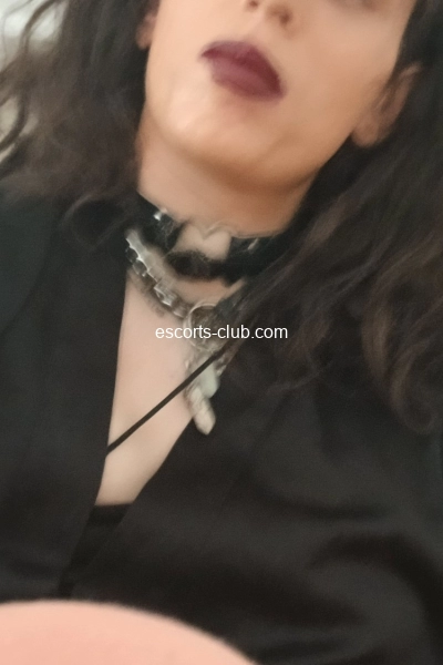 Adeline nina  famme trans escorte girl pour vous les hommes de Rennes  Bret