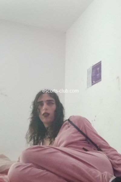 Adeline nina  famme trans escorte girl pour vous les hommes 