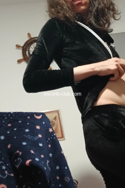 Adeline nina  famme trans escorte girl pour vous les hommes 
