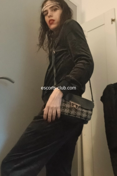 Adeline nina  famme trans escorte girl pour vous les hommes 