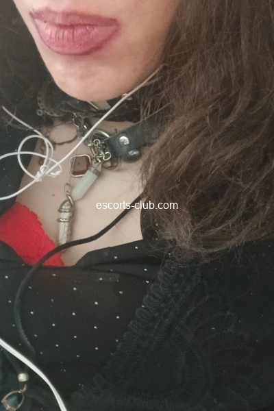 Adeline nina  famme trans escorte girl pour vous les hommes 