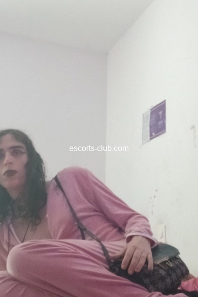 Adeline nina  famme trans escorte girl pour vous les hommes 