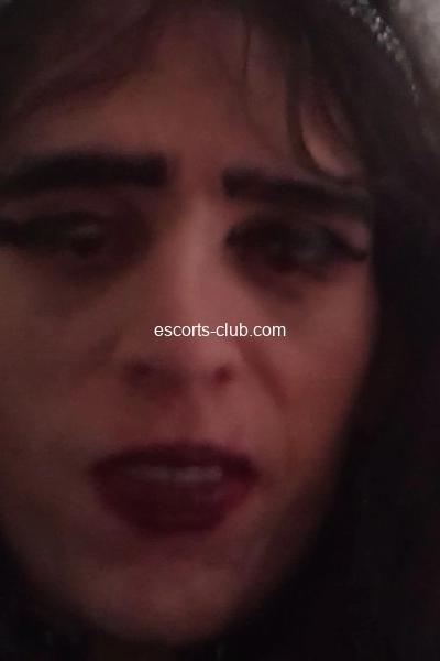 Adeline nina  famme trans escorte girl pour vous les hommes de Rennes  Bret
