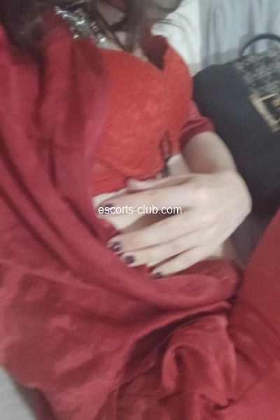 Adeline nina  famme trans escorte girl pour vous les hommes de Rennes  Bret