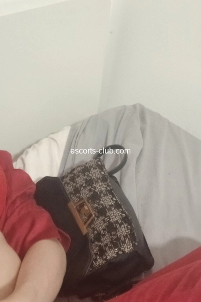 Adeline nina  famme trans escorte girl pour vous les hommes de Rennes  Bret