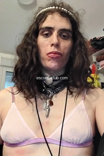 Adeline nina  famme trans escorte girl pour vous les hommes de Rennes  Bret