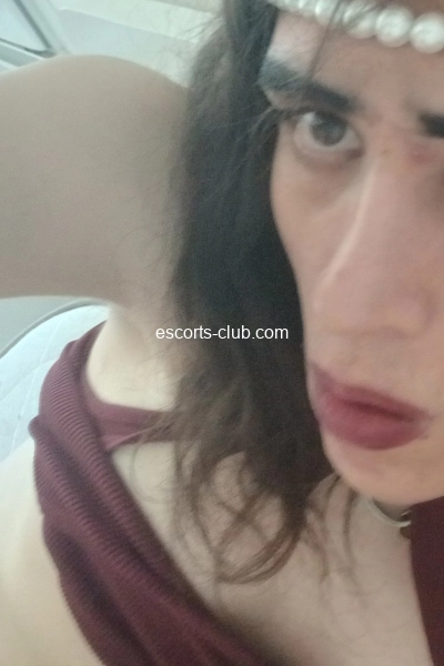 Adeline nina  famme trans escorte girl pour vous les hommes 