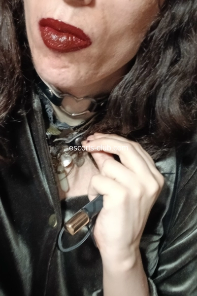 Adeline nina  famme trans escorte girl pour vous les hommes de Rennes  Bret